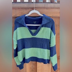 V-neck sweater in great condition, size Medium